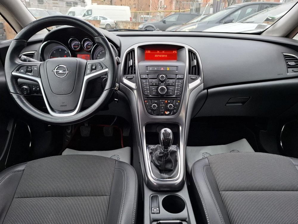 OPEL ASTRA J 1.7 CDTI COSMO 2011