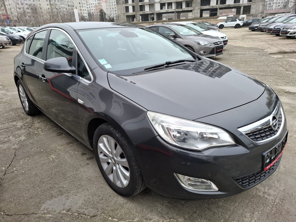 OPEL ASTRA J 1.7 CDTI COSMO 2011